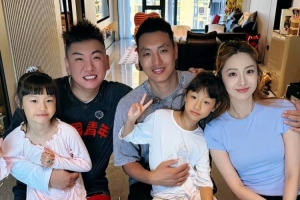 翟晓川表示婚前工资交由父母保管，期望首钢队再夺一冠