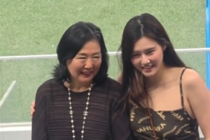 泳坛美女刘湘现场观摩海牛对阵玉昆比赛，早年就读于青岛台东六路小学