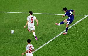 日本2-0领先突尼斯！上田绮世第31分钟远射进球，首秀世界杯得球