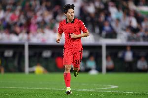 韩国前足球运动员指出：南非准确捕捉到韩国战术弱点，李刚仁站位令人惋惜