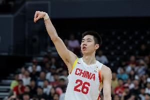 外线表现卓越！朱俊龙上半场三分球3投3中，收获9分，未得两分及罚球