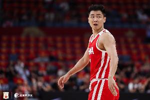 鲁媒称杨瀚森需时间适应男篮，高诗岩伤战表现优异