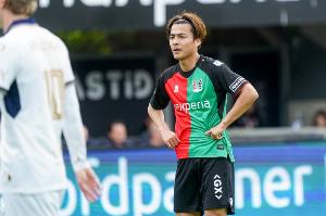 荷兰媒体：佐野航大有望以2000万欧总价转会至霍芬海姆，他是佐野海舟的弟弟