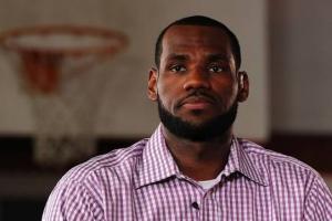 文胖：詹姆斯对ESPN利用决定1赚取流量而自己承受全部指责表示不满