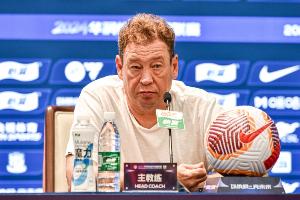 斯卢茨基表示：特谢拉明日有望回归球队，但球队伤病状况尚未完全改善