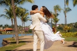 俊男美女！勇士桑托斯喜结连理 妻子系巴西籍沙滩排球运动员