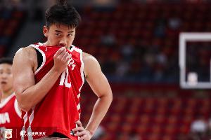 王俊杰更符合郭导对大前锋的定位 小曾赵继伟肩负组织进攻重任