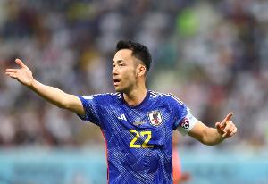 吉田麻也：与巴西交锋90分钟体现提升，替补阵容厚度不足