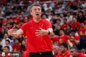 记者指出:中国男篮在快攻方面表现不足,正是这一弱点被日本队利用并击败